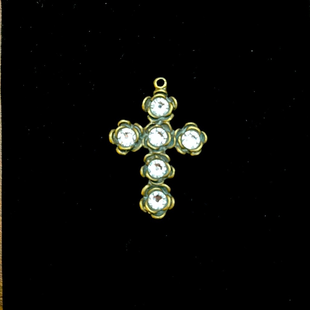 Beautiful Vintage Cross. Rhinestones are very clear. Chain NOT included.